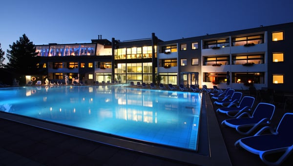 Hotel des Norden case pool