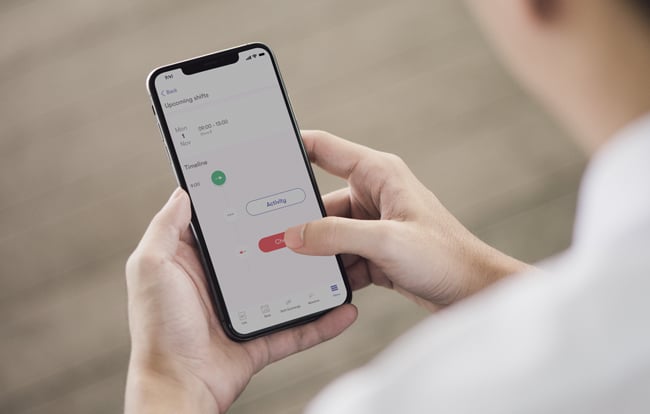 Employee clocking out of a shift using tamigo's digital time clock for efficient time tracking.